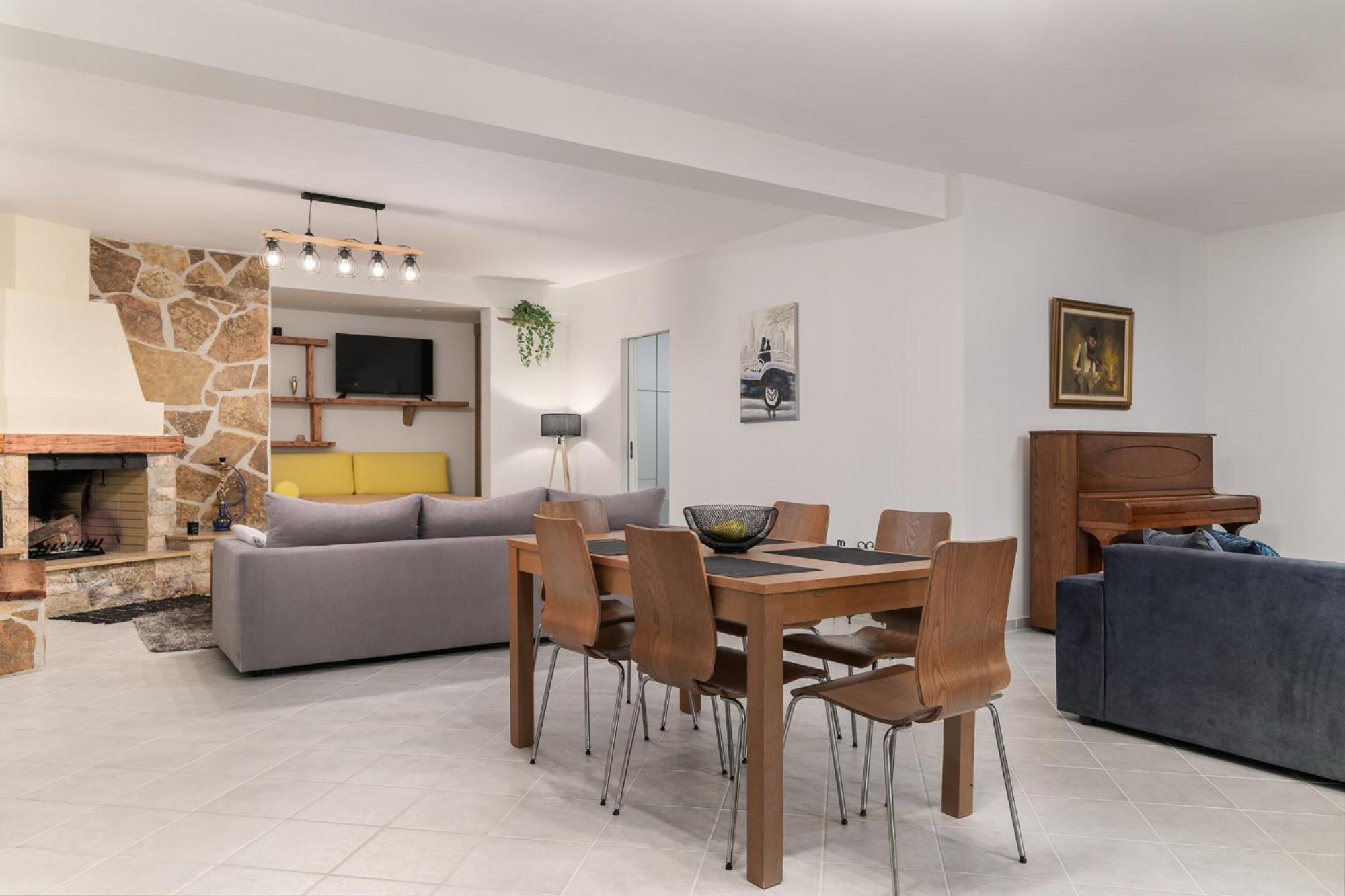 Domelia'S Luxury Apartments Near Airport & Beach Artemida  Exterior photo