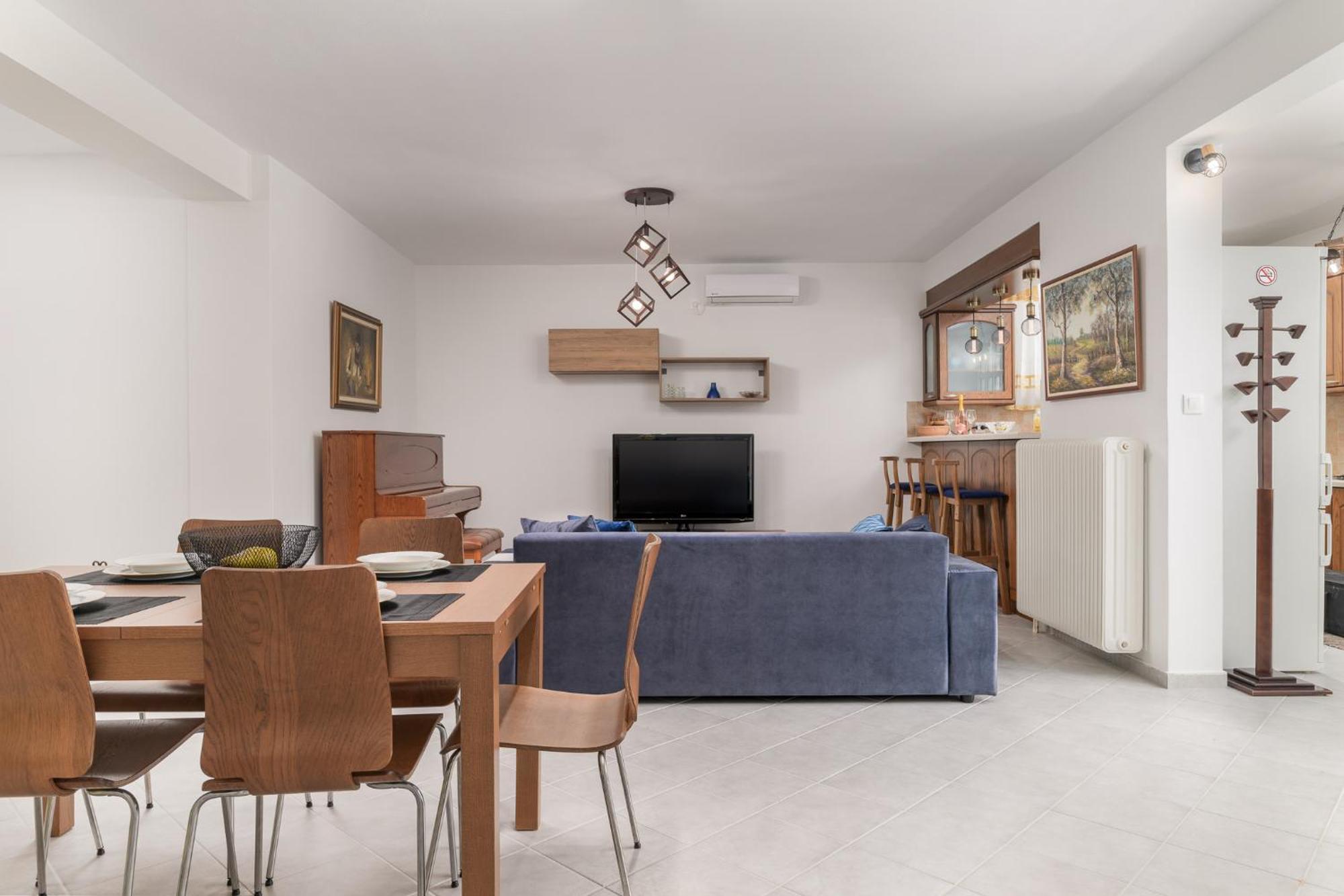 Domelia'S Luxury Apartments Near Airport & Beach Artemida  Exterior photo